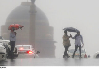 Delhi-NCR rains: खराब मौसम के कारण संभावित उड़ान व्यवधानों के बारे में चेतावनी जारी