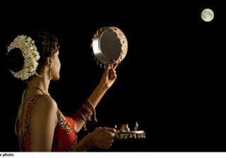 Karwa Chauth 2025: जानिए करवा चौथ के सांस्कृतिक, भावनात्मक और प्रतीकात्मक अर्थ, करवा की कहानी