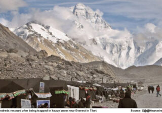 Snowstorm: Snow-Stranded Climbers Evacuated from Tibetan Valley
