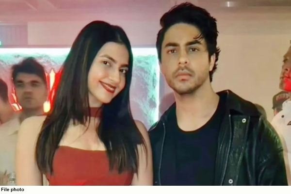 काशिका और आर्यन की कैंडिड क्लिक ने कर दिया इंटरनेट दीवाना