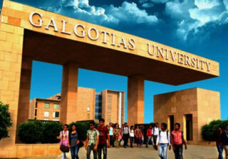 Galgotias University के ‘AI समिट रोबोट विवाद’ पर मीम्स की बाढ़