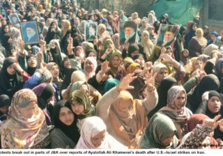 Iran-US Conflict: Khamenei की मौत के बाद कश्मीर में विरोध प्रदर्शन, स्कूल-कॉलेज 2 दिन बंद