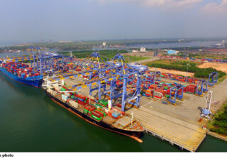 Global Shipping Crisis: भारतीय पोर्ट्स निर्यात राहत बढ़ाने की तैयारी में