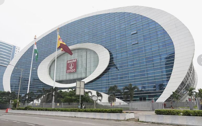 Mumbai High Fire: ONGC प्लेटफॉर्म पर ब्लास्ट जैसी आग, 10 लोग घायल